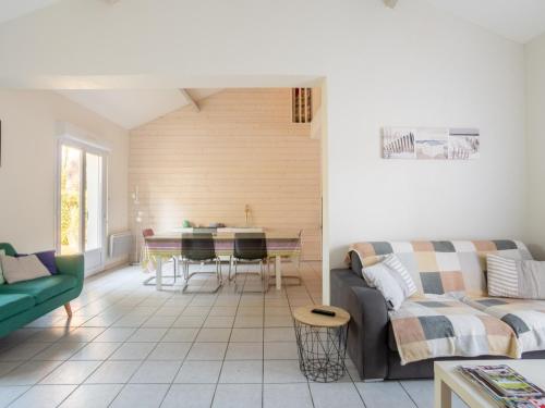 Photo de la galerie de l'établissement Maison mitoyenne calme, 3 chambres, parking, terrasse à Biscarrosse Plage - FR-1-521-187, à Biscarrosse