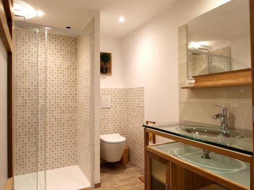 a bathroom with a toilet and a glass shower at Gîte Cérans-Foulletourte-Cérans, 2 pièces, 2 personnes - FR-1-410-273 in Cérans-Foulletourte