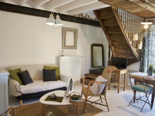 Photo de la galerie de l'établissement Gîte cosy à la ferme près du Mans - Jardin, Terrasse, Poêle à bois, et Sérénité Rurale - FR-1-410-269, à Louplande