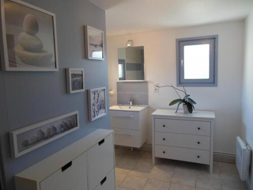 a bathroom with a sink and a mirror at Gîte Neufchâtel-en-Saosnois, 3 pièces, 6 personnes - FR-1-410-299 in Neufchâtel-en-Saosnois