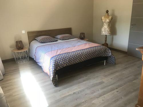 a bedroom with a bed with a dresser and a mannequin at Gîte Cures, 3 pièces, 5 personnes - FR-1-410-321 in Cures