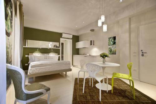 Postel nebo postele na pokoji v ubytování Opera Relais De Charme - Aparthotel