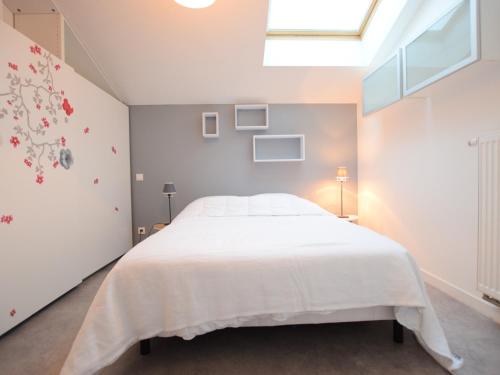 a bedroom with a large white bed and a skylight at Appartement Évian-les-Bains, 2 pièces, 4 personnes - FR-1-498-69 in Évian-les-Bains
