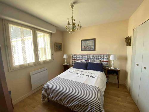Appartement Sarzeau, 3 pièces, 3 personnes - FR-1-639-8 객실 침대