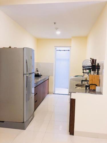 a kitchen with a stainless steel refrigerator in a room at Căn hộ hướng núi mới ở thành phố Quy Nhơn in Quy Nhon