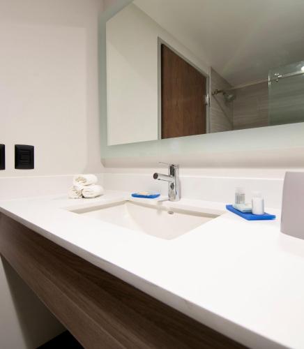 a bathroom with a sink and a mirror at Holiday Inn Express - Guadalajara Vallarta Poniente by IHG in Guadalajara
