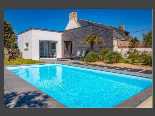 Maison avec Piscine Chauffée, Jardin, WIFI, Proche Plages et Commodités à Erdeven - FR-1-397-53