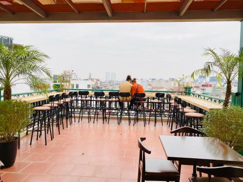 En restaurant eller et andet spisested på Singita Classy - A Cozy Rustic Hideaway in Hanoi Old Quarter