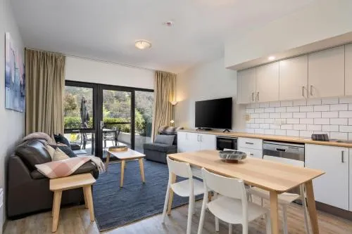 Lantern 1 bedroom terrace with alpine views picture