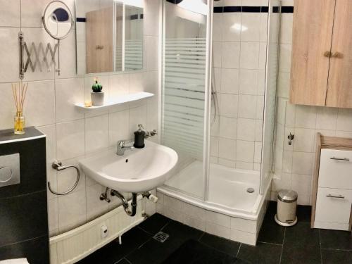 a bathroom with a sink and a shower at Ostseeperle in Brasilien