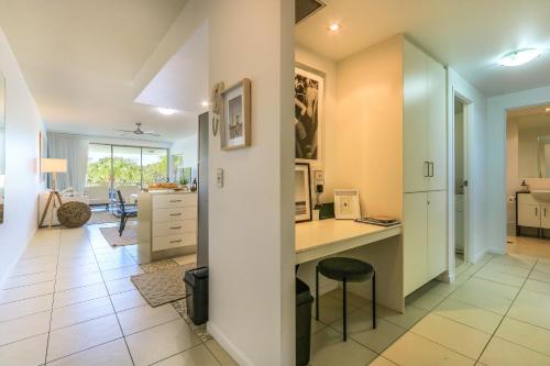 Η κουζίνα ή μικρή κουζίνα στο Drift South Apartments by Kingscliff Accommodation