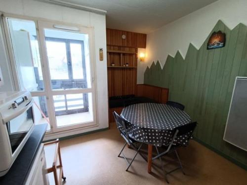 Kuchyň nebo kuchyňský kout v ubytování Appartement cosy 6 pers, proche pistes, balcon, casier à skis, parking gratuit - FR-1-602-25