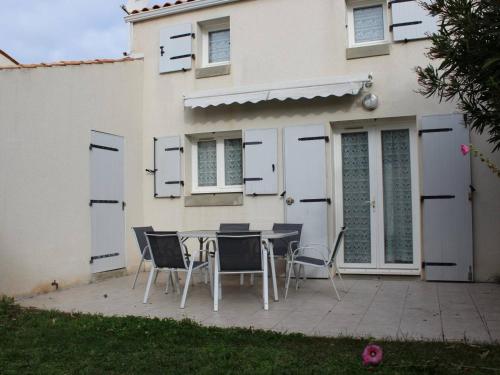 Maison de Vacances à Oléron : Proche Port, Plage, Jardin, Terrasse, Garage - 6 Couchages - FR-1-246A-62