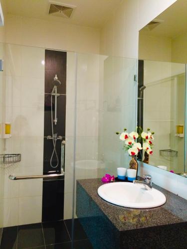 Koupelna v ubytování Imperial Grand Suite Apartment Kuching