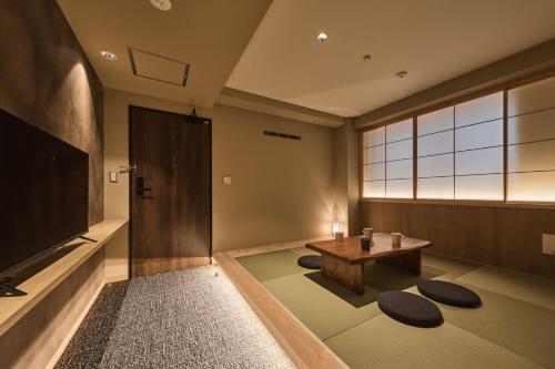 a room with a table and a large window at Sekia Wagaya Hotel in Karahashi Rashomon