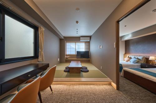 a bedroom with a large window and a bed at Sekia Wagaya Hotel in Karahashi Rashomon
