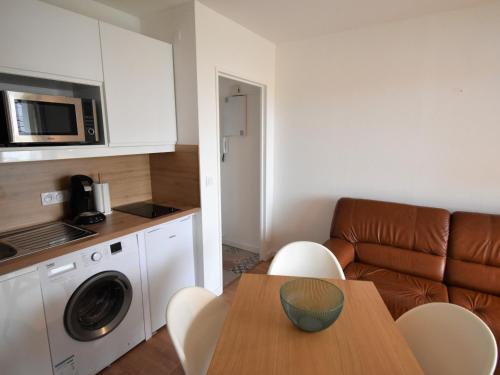 Photo de la galerie de l'établissement Arcachon - T2 cabine rénové avec balcon proche plage et centre ville - FR-1-420-91, à Arcachon