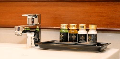 Utensilios para hacer té y café en Aaram Baagh Maheshwar