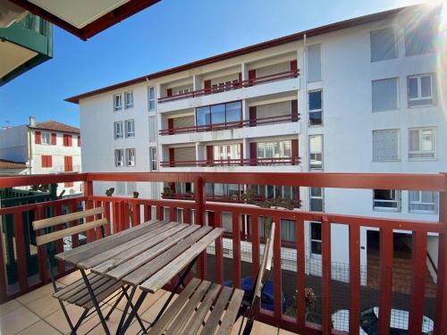 Appartement moderne avec parking privé, proche centre-ville et plage - Saint-Jean-de-Luz - FR-1-239-497