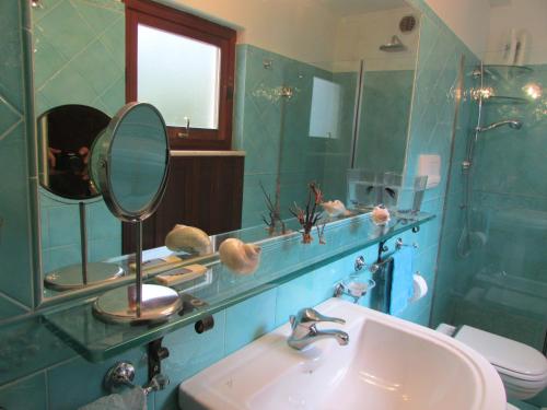 A bathroom at B&B Palazzo a Mare