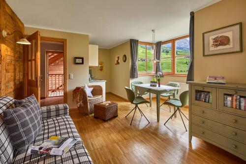 a living room with a couch and a table at Appartamenti Les Viles in La Villa