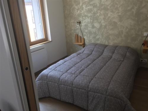 a bedroom with a bed and a window at Appartement Mont-Dore, 3 pièces, 4 personnes - FR-1-415-77 in Le Mont-Dore