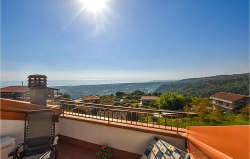 Nice apartment in SantAlfio with 3 Bedrooms and WiFi