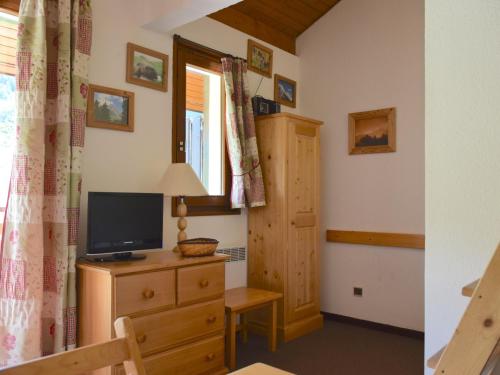 Photo de la galerie de l'établissement Appartement cosy à Bernex, proche des pistes et randonnées, avec balcon et mezzanine - FR-1-498-32, à Bernex