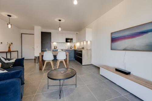 Le Paradis - Beautiful T2 ideally located with garage