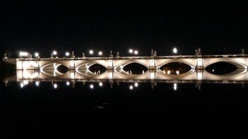 ホームステイの近くを流れる川の景色