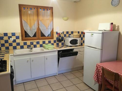 Galeriebild der Unterkunft Villa de Plain-Pied avec Jardin Clos, Proche Plage et Commerces, Animaux Admis - FR-1-482-43 in Fort-Mahon-Plage