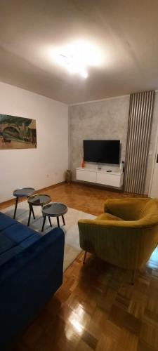 a living room with a couch and a tv at Apartman B&D in Tuzla