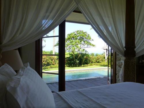 Un pat sau paturi într-o cameră la Villa Kawan