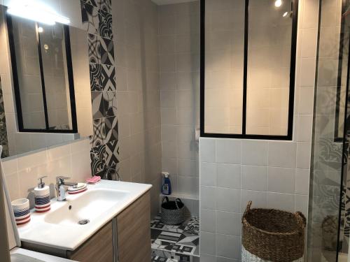 a white bathroom with a sink and a shower at T2 Rénové avec Terrasse à 200m de la Plage, Proche Commerces - Les Sables-d'Olonne - FR-1-92-814 in Les Sables-dʼOlonne