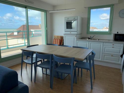 Duplex avec balcon, ascenseur et parking à Fort-Mahon-Plage - FR-1-482-59