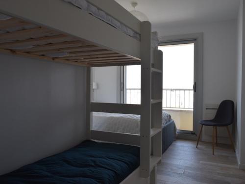 Ένα ή περισσότερα κρεβάτια σε δωμάτιο στο Appartement moderne 2 chambres, proche plage, jusqu'à 6 pers. - FR-1-197-423