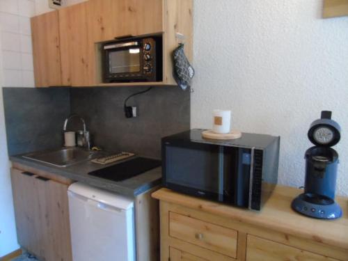 Kuchyňa alebo kuchynka v ubytovaní Studio rénové pour 3 pers à Valfréjus, proche télécabine, parking gratuit - FR-1-561-106