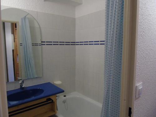a bathroom with a blue sink and a bath tub at Studio Valfréjus, 1 pièce, 3 personnes - FR-1-561-106 in Modane