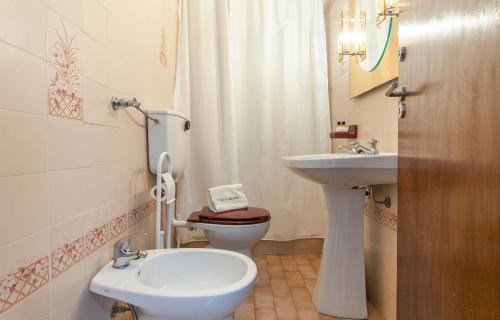 a bathroom with a toilet and a sink at O - São Gonçalo Central Guesthouse in Lagos