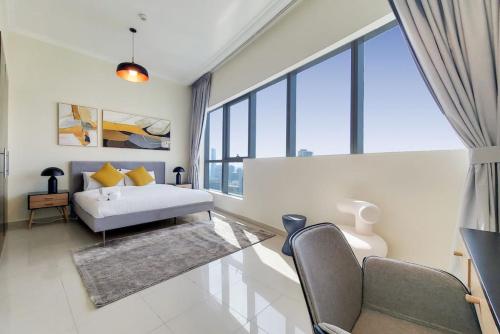 Bay Central, Central Tower – Vacationer