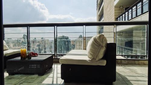 Balkón nebo terasa v ubytování HolySuite J Tower