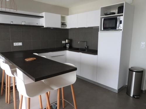 ラ・トランシュ・シュル・メールにあるAppartement 6 pers avec balcon, piscine et accès direct plage à La Tranche-sur-Mer - FR-1-194-195のギャラリーの写真