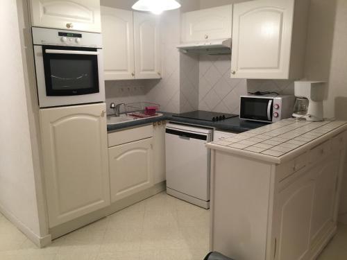 Photo de la galerie de l'établissement Bel appartement avec balcon exposé sud et parking proche plage - FR-1-482-30, à Fort-Mahon-Plage