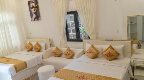 a hotel room with two beds and a couch at Paradise Hotel & Homestay access alley 100m in Phu Yen