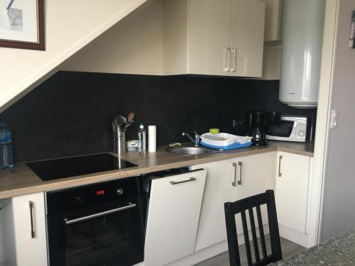 Photo de la galerie de l'établissement Appartement 2 Chambres avec WIFI, Proche Plage - Fort-Mahon-Plage - FR-1-482-18, à Fort-Mahon-Plage