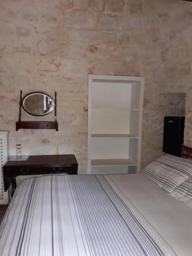 เตียงในห้องที่ Fontana Vecchia B&B