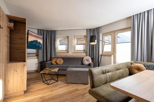 a living room with a couch and a table at Apartments Dorfbäck in Stumm