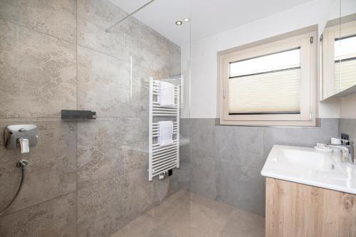 a bathroom with a sink and a shower at Apartments Dorfbäck in Stumm