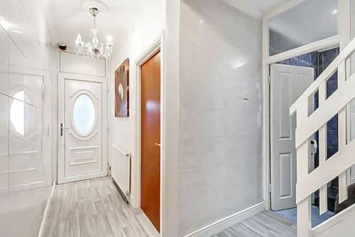 A bathroom at Detached bungalow with 7 bedrooms