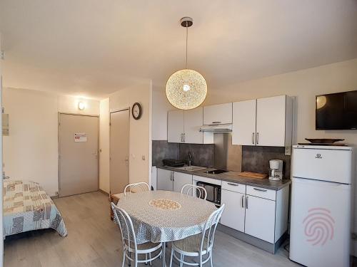 Studio rénové avec balcon à 650m des Thermes - Lamalou, proche centre-ville et nature - FR-1-451-96